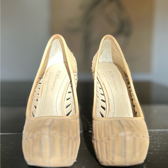 BCBG Stilettos, leather, slight platform size 6 - Picture 6 of 7